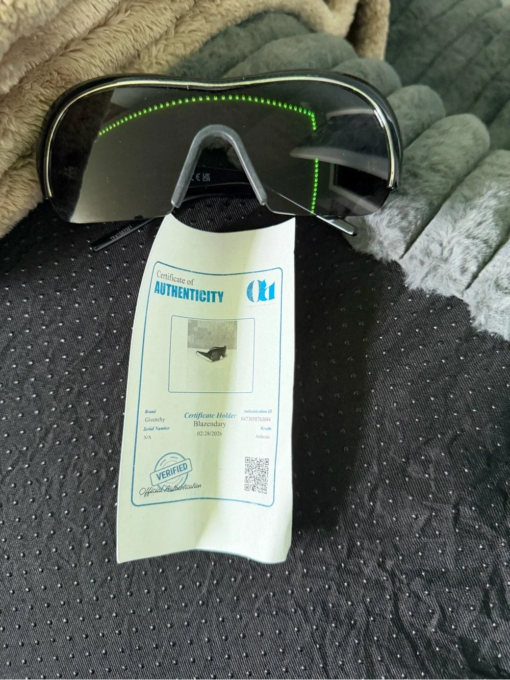 Givenchy GV40098U “Night Bird” shield sunglasses  No case